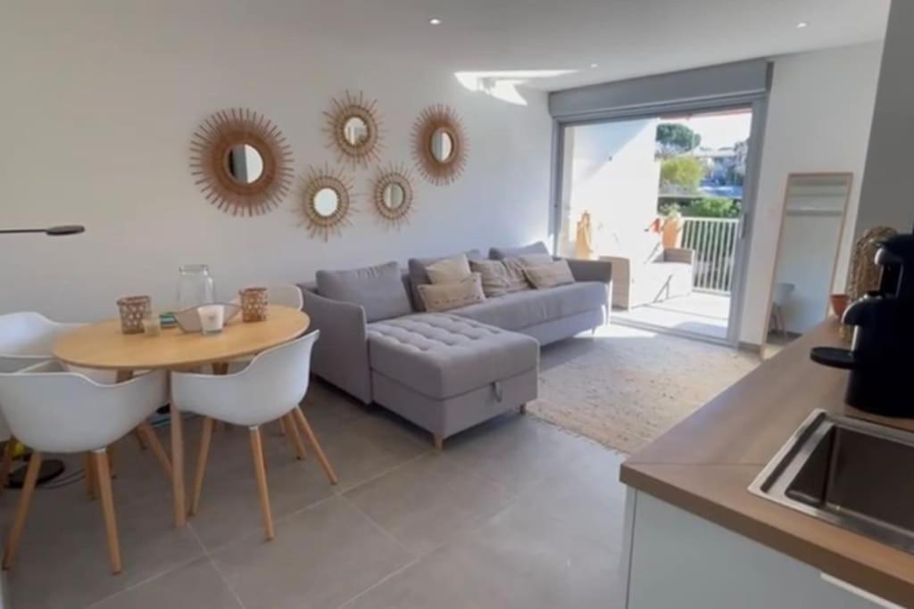 Appt St Tropez ,magnifique T2, Piscine ,terrasse, Emplacement Ideal ,front De Mer, Appartamento *